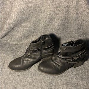 Black Bootie Shoe With Zipper Design Size 9